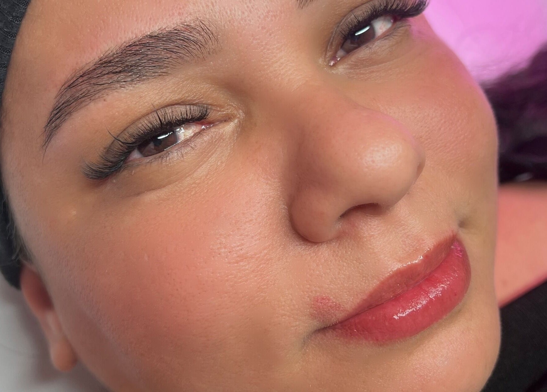 Cliente com maquiagem impecável em Studio VC Beauty, Braga, Braga, PT. Rosto bem cuidado e atrativo.