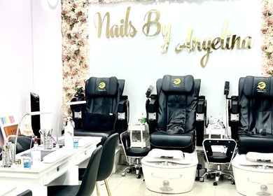 Ghế làm móng sang trọng tại Nail By Angelina, Luân Đôn, Anh, GB.