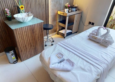 Luxurious therapy room at Aurora Spa I أورورا سبا, Riyadh. Elegant decor with treatment table and amenities.