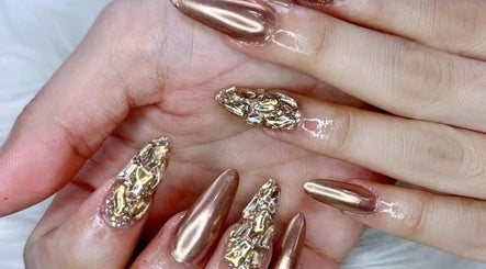 DL Nails & Eyelashes image 2