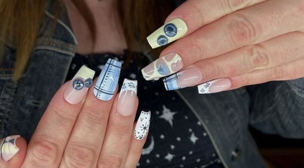 Gambar Nails by Shay 2
