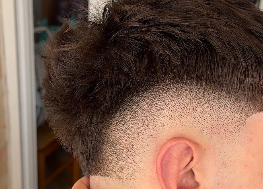 Corte fade en 💈J BarberStudio💈, Binéfar, Aragón, ES, destacando detalles precisos y modernos.