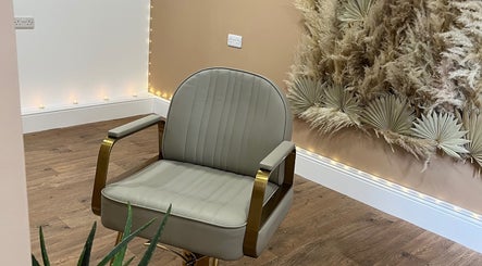 Elegant salon chair at Goddess Rising Hair Extensions, Belper, England, GB with decorative wall accents.