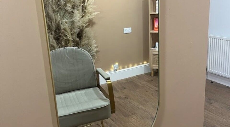 Elegant salon chair and mirror at Goddess Rising Hair Extensions, Belper, England, GB.