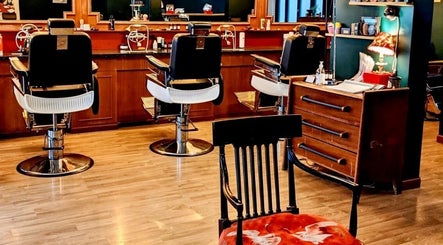 Les Maitres Barbiers Perruquiers - Salon Séché
