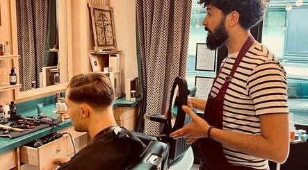 Les Maitres Barbiers Perruquiers - Salon Bergere
