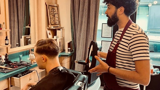 Les Maitres Barbiers Perruquiers - Salon Bergere
