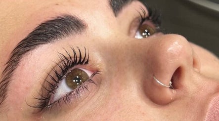 Mc Brows And Beauty image 3