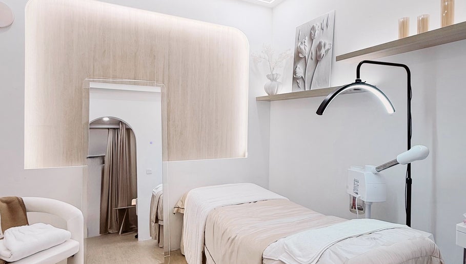 Tranquil treatment room at The Skin Edit, Singapore, SG showcasing elegant decor and soothing ambiance.