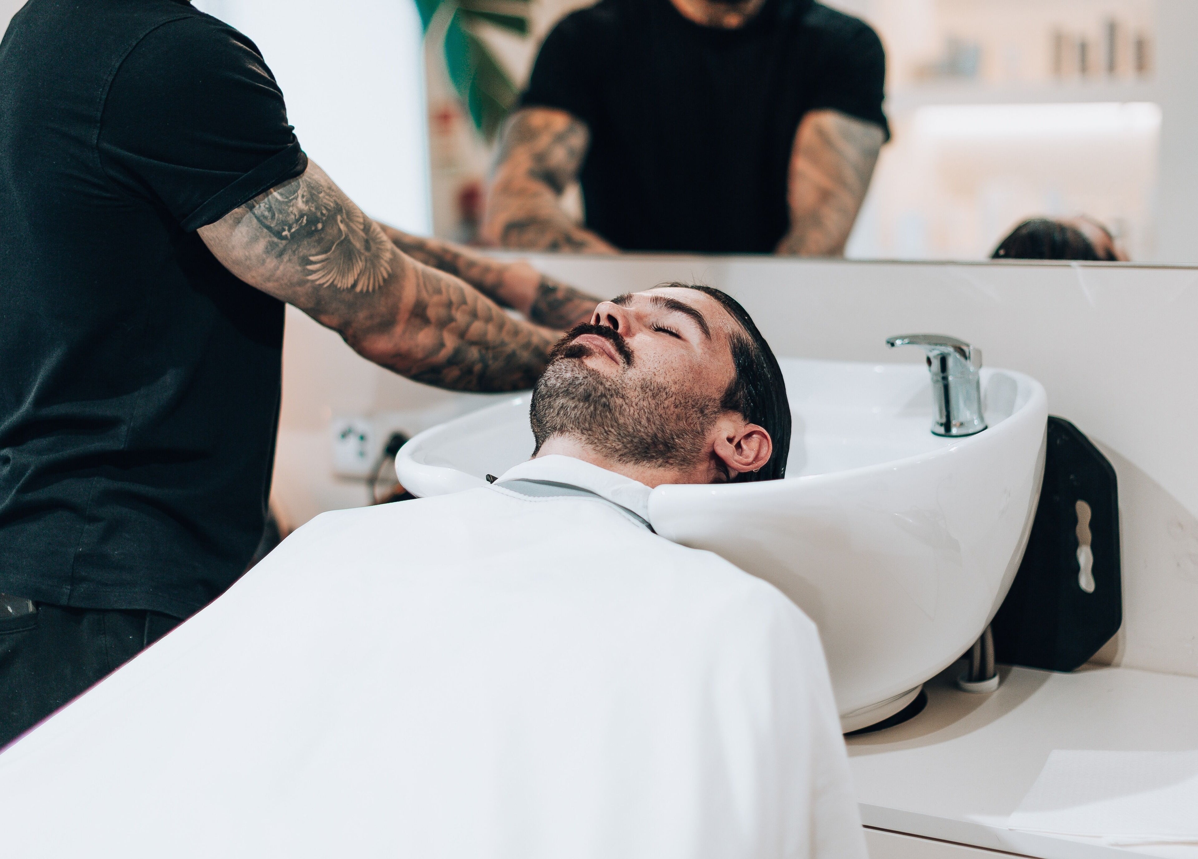 Gentle hair wash at Barbieri Barbershop & SPA, Lisboa, Lisboa, PT. Relaxing salon experience.