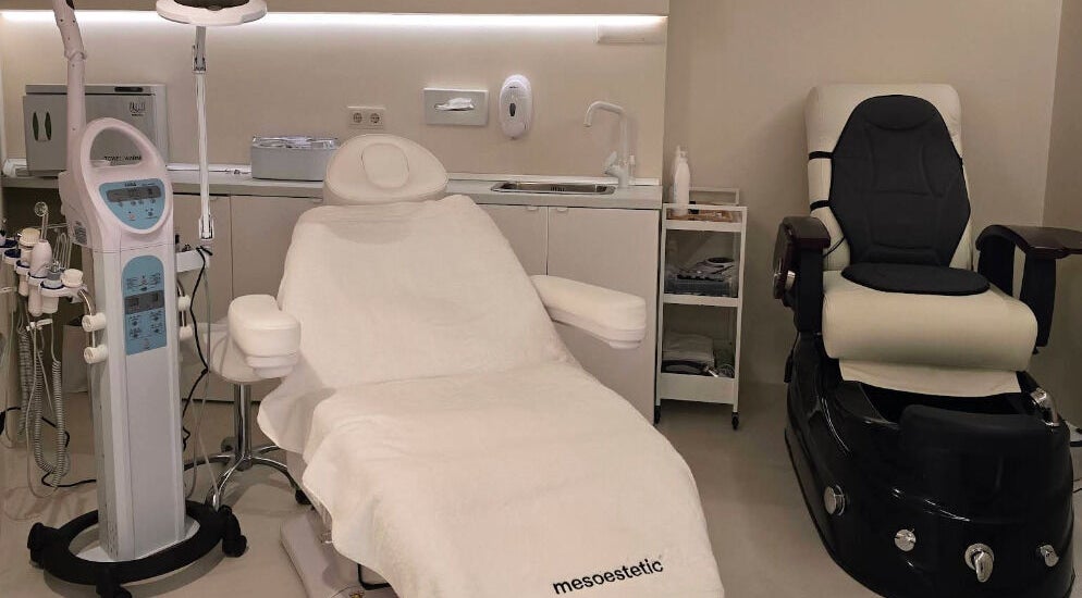 Relaxing treatment room at Barbieri Barbershop & SPA in Lisboa, Lisboa, PT with advanced spa equipment.