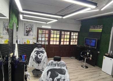 Interior del Barbería Estudio ESB en Salinas, Departamento De Canelones, UY con elegante diseño moderno.