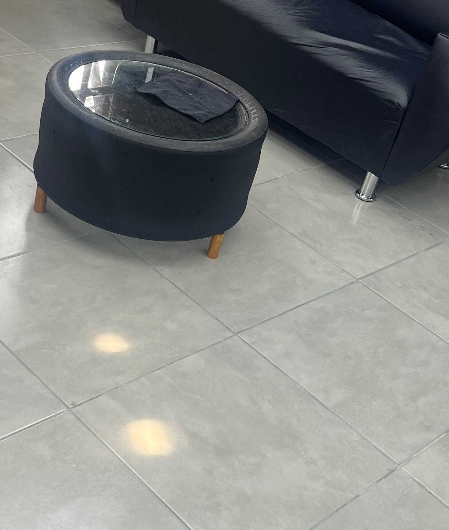 Área de espera cómoda en Barbería Estudio ESB, Salinas, Departamento De Canelones, UY.