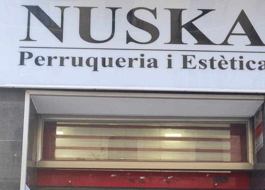 Entrada principal de Nuska en Barcelona, Catalunya, ES, mostrando un letrero elegante.