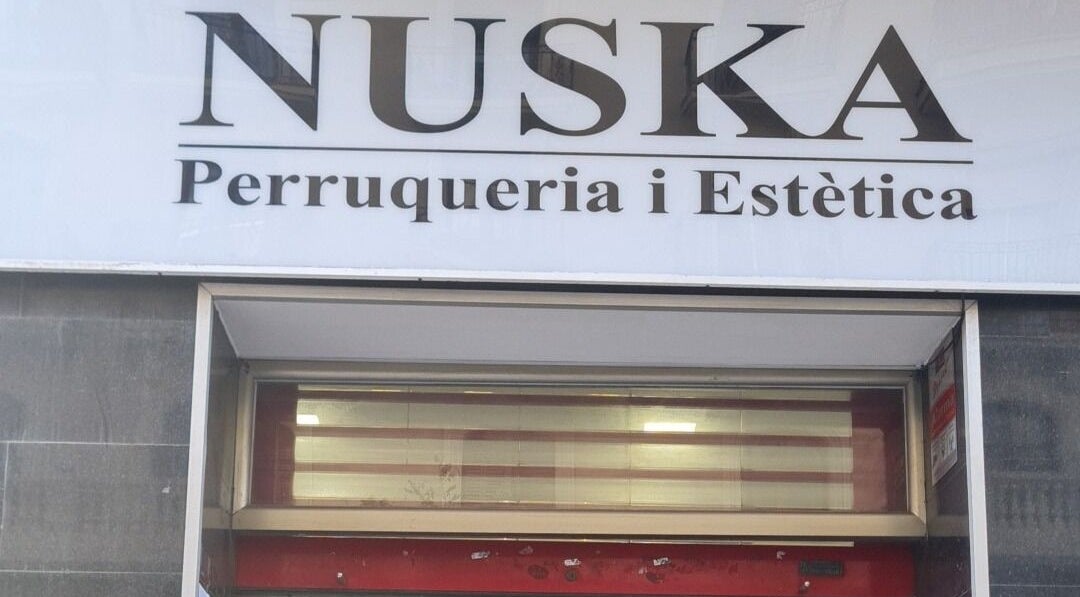 Entrada principal de Nuska en Barcelona, Catalunya, ES, mostrando un letrero elegante.