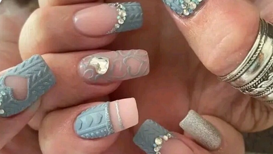 Classic nails and beauty, bild 1