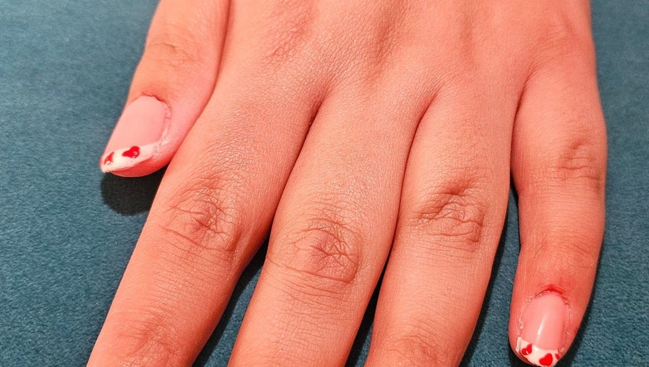 Simi Signature Nails image 1