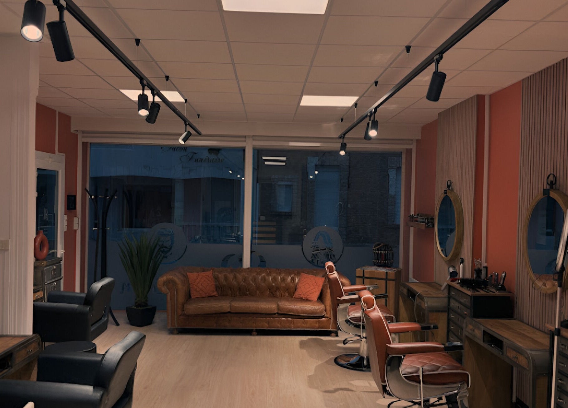 Salon Alexandre à Audruicq, Hauts-de-France, FR. Décor élégant avec fauteuils cuir et miroirs ronds.