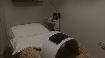 Relaxing treatment room at Mais Skin Studios in Maidstone, England, GB with modern wellness equipment.