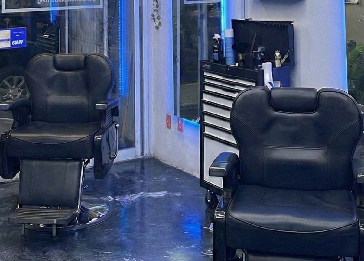 Interior moderno de Tulum Barbershop | Barbería | Atizapán en Ciudad López Mateos, Estado De México, MX.