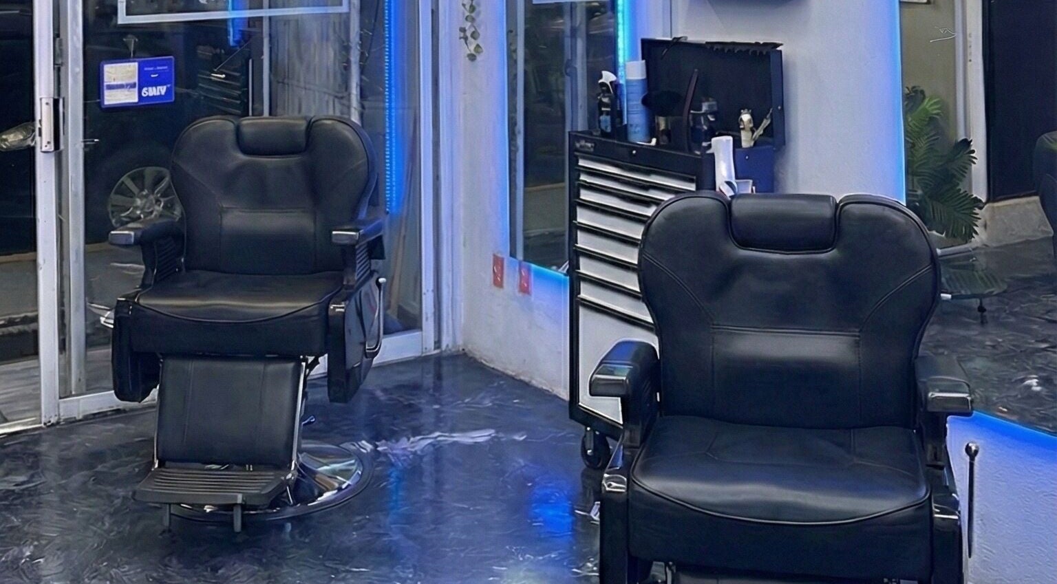 Interior moderno de Tulum Barbershop | Barbería | Atizapán en Ciudad López Mateos, Estado De México, MX.