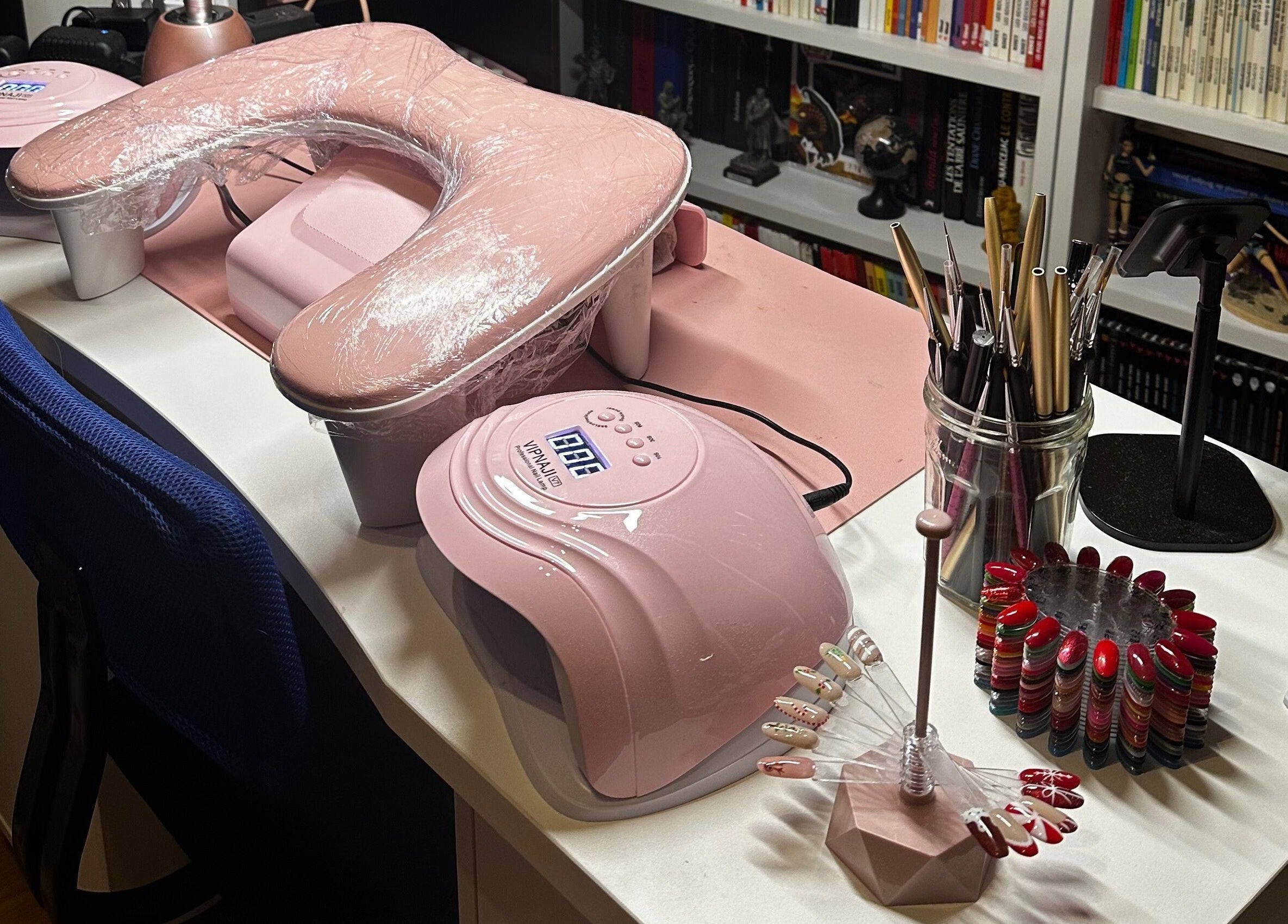 Équipement de manucure professionnel chez EldoraBeauty, Lapugnoy, Hauts-de-France, FR.