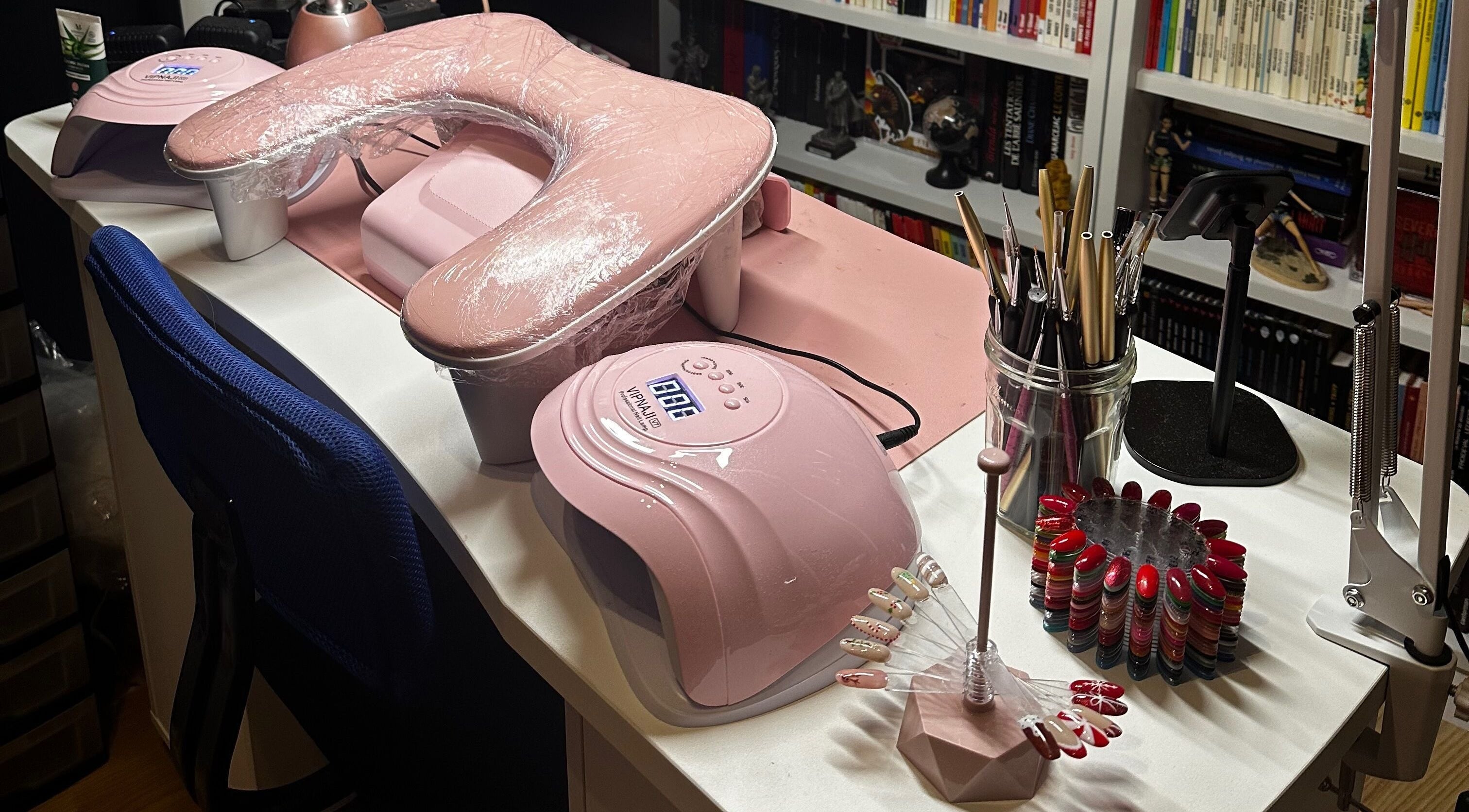 Équipement de manucure professionnel chez EldoraBeauty, Lapugnoy, Hauts-de-France, FR.