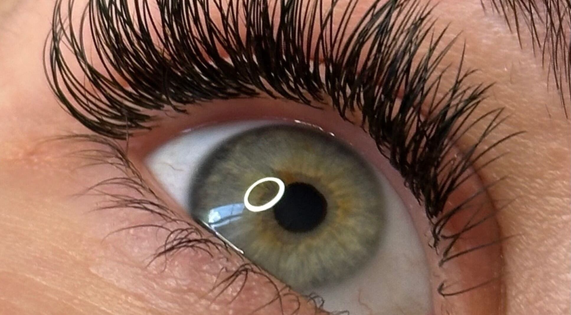 Cils sublimes à EldoraBeauty, Lapugnoy, Hauts-de-France, FR avec extension professionnelle.