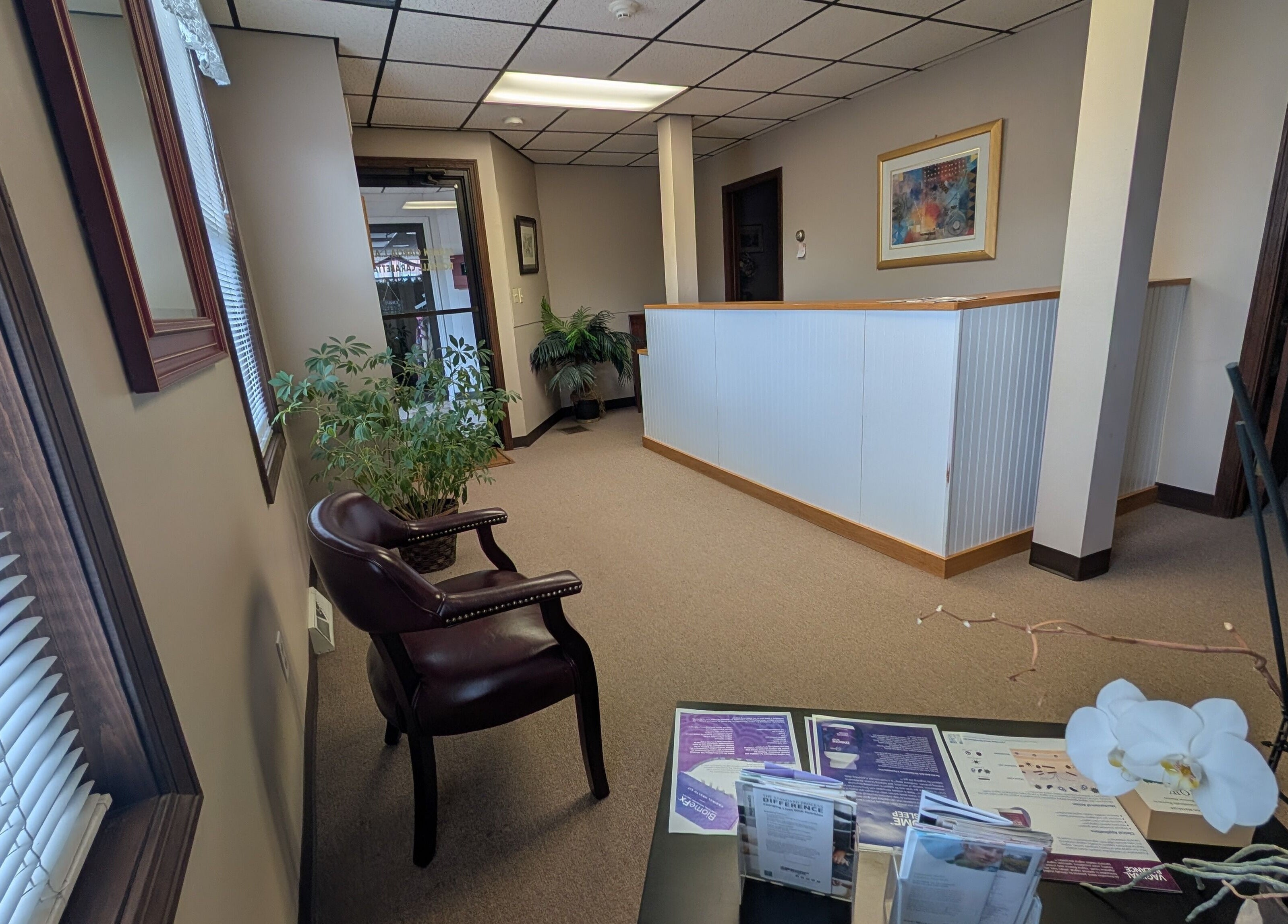 Inviting lobby at Crystal Pavis, LMT in Cromwell, Connecticut, US with elegant decor and seating.