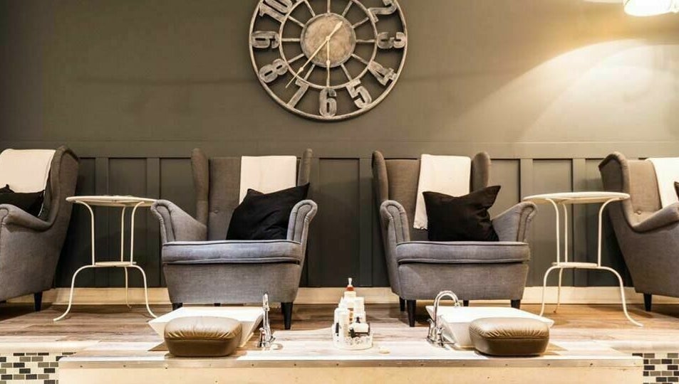 Luxe seating at Paradise Spa and Coffee Bar, East Saint Paul, Manitoba, CA. Perfect for relaxation and pampering.