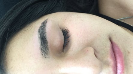 Cejas perfectamente definidas en Adryana Studio, Santiago, Región Metropolitana, CL.