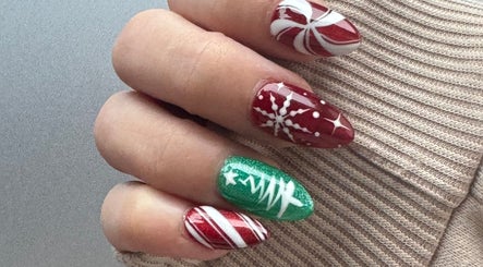 Diamond nails, bilde 2