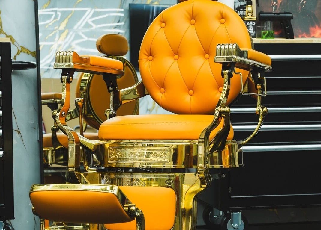Luxurious barber chair at SINABLENDZ ON CITY RD, Melbourne, Victoria, AU offering premium grooming services.