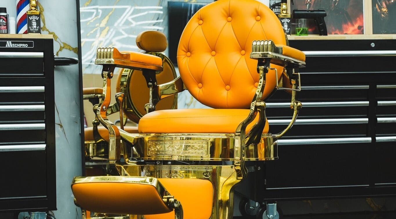 Luxurious barber chair at SINABLENDZ ON CITY RD, Melbourne, Victoria, AU offering premium grooming services.