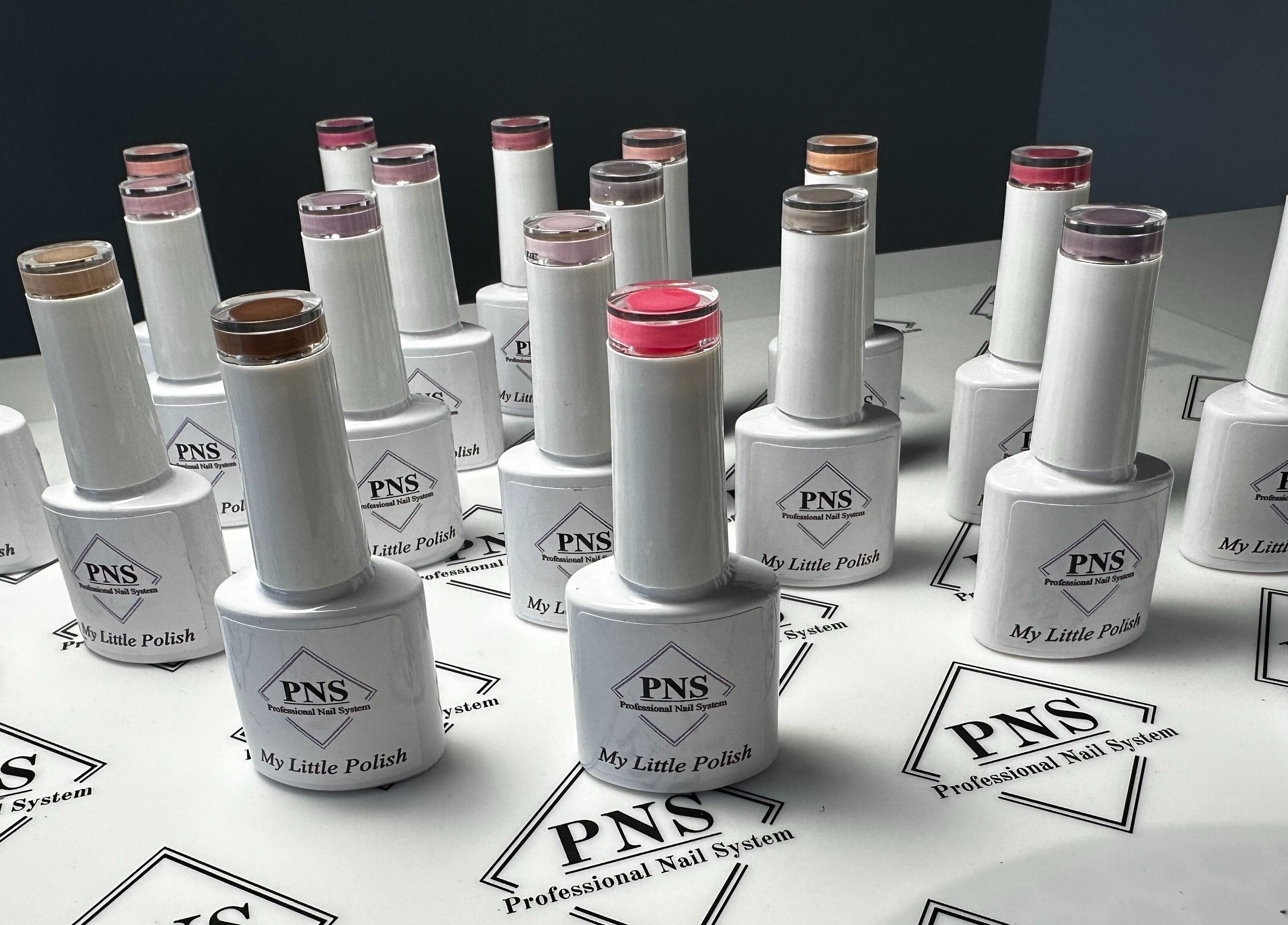 Kleurrijke nagellakken bij Oh My Nails Studio in Maarssen, Utrecht, NL. Perfect voor nagelverzorging.