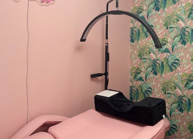 Relaxing lash treatment room at What the Fluff! Lashes & Brows, Nottingham, England, GB with pink decor and floral wallpaper.