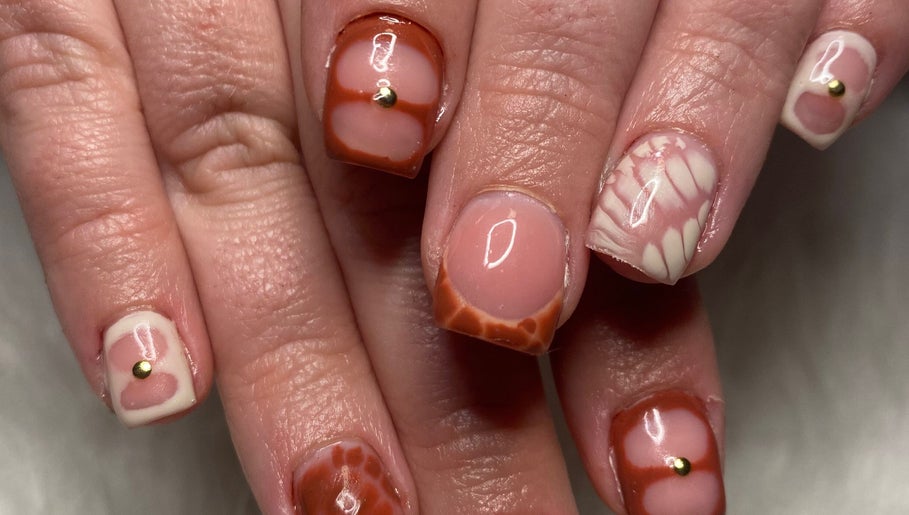 Hannah’s nails and beauty imagem 1