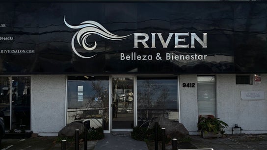 Fachada de Rivenglowskin - Kinemasvida en Vitacura, Región Metropolitana, CL, destacando su logo.