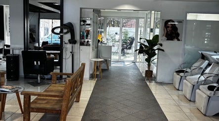 Interior elegante de Rivenglowskin - Kinemasvida en Vitacura, Región Metropolitana, CL. Espacio moderno y acogedor.