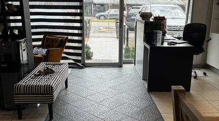 Entrada de Rivenglowskin - Kinemasvida en Vitacura, Región Metropolitana, CL, con elegante sala de espera.