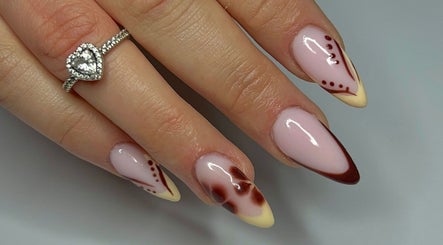 Luz Nailz, bild 2