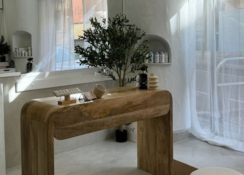 Espace lumineux et moderne chez Riviera Hairdresser à Grasse, Provence-alpes-côte D'azur, FR.