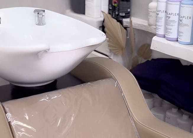 Bac de lavage moderne à Riviera Hairdresser, Grasse, Provence-alpes-côte D'azur, FR.