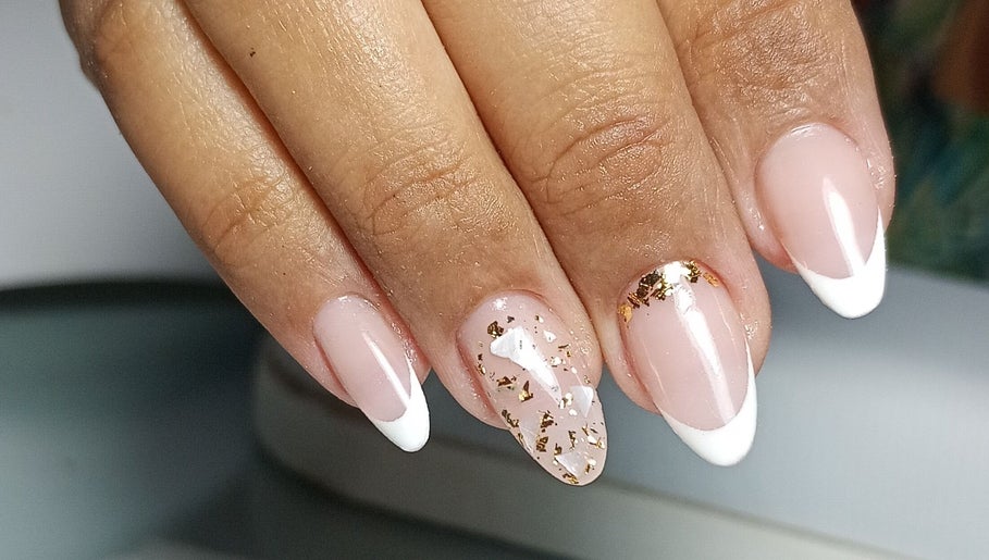 Iza Morais unhas image 1