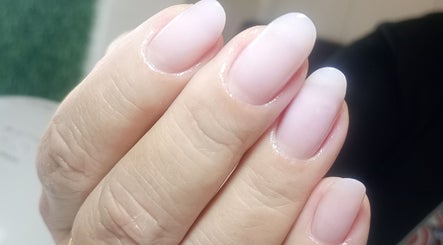 Iza Morais unhas image 2