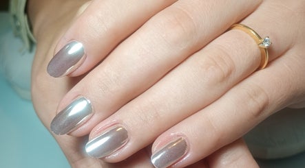 Iza Morais unhas image 3