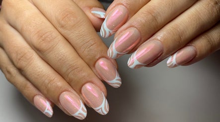 By ailen nails