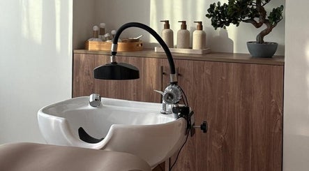 Elegant wash station at Kenko Spa, Dubai, Dubai, AE, featuring modern design and calming ambiance.