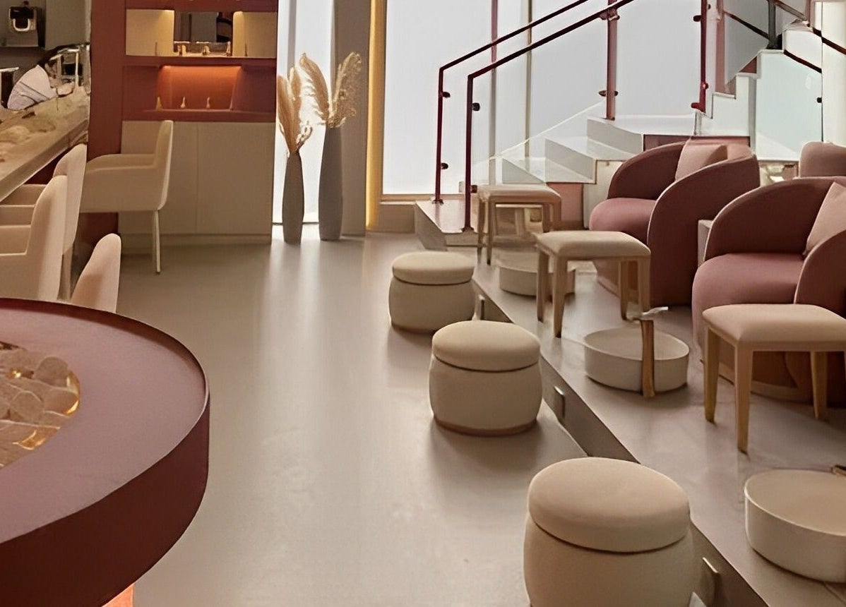 منطقة استقبال أنيقة في صالون سيرين بيوتي، الدمام، المنطقة الشرقية، السعودية.