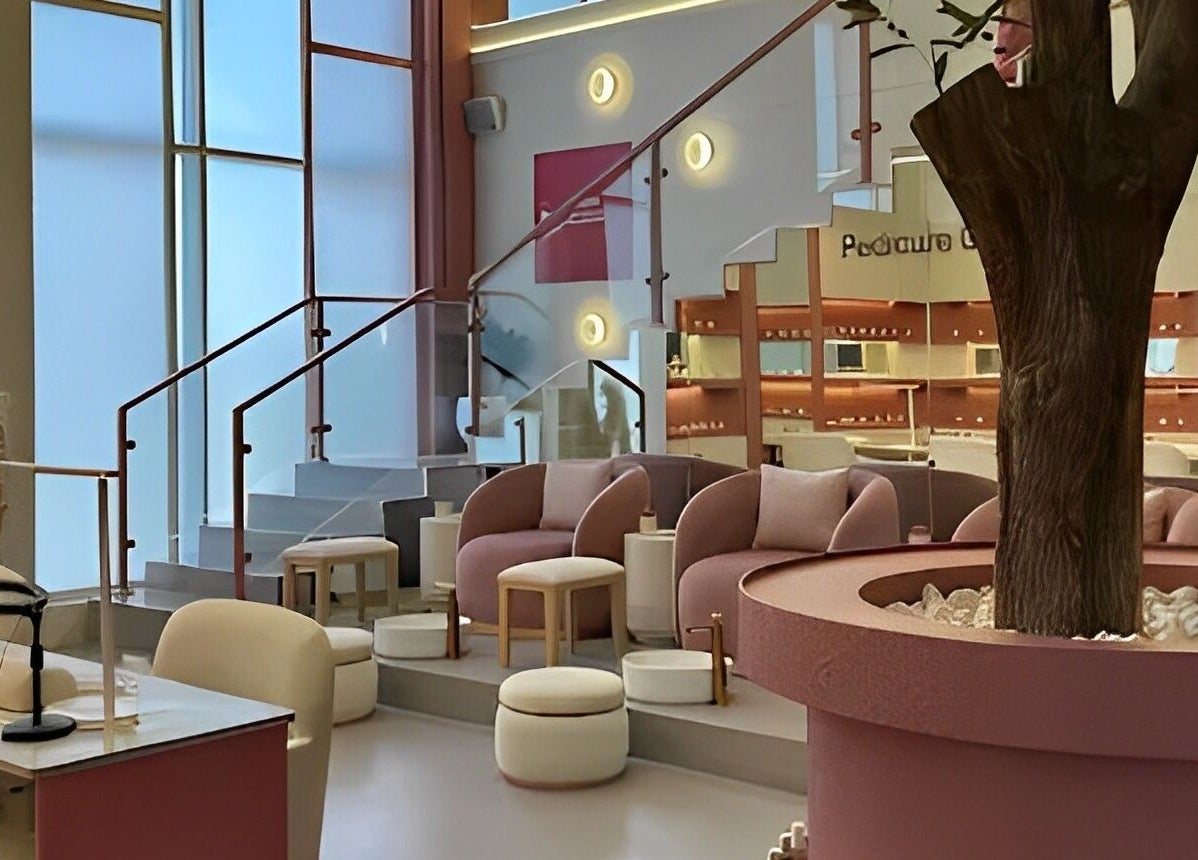 تصميم داخلي راقٍ في صالون سيرين بيوتي في الدمام، المنطقة الشرقية، يعكس الأجواء الفاخرة والراحة.